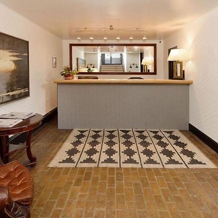 Independence Square 213, Spacious Hotel Room With 2 Queen Beds, Wet Bar, And Sitting Area Аспен Экстерьер фото