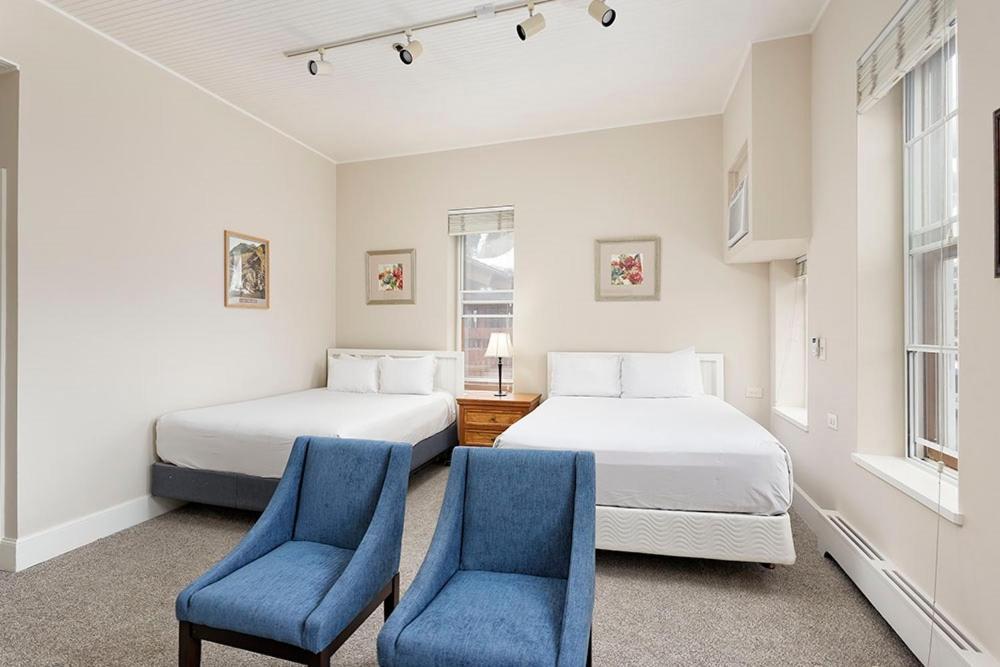 Independence Square 213, Spacious Hotel Room With 2 Queen Beds, Wet Bar, And Sitting Area Аспен Экстерьер фото